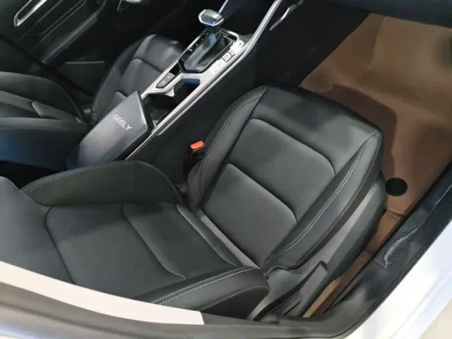 Geely Emgrand — Фото автомобиля 24