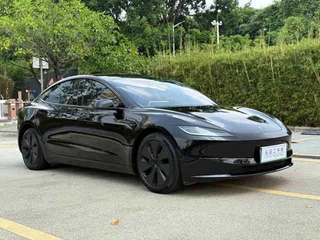 Tesla Model 3 — Фото автомобиля 3