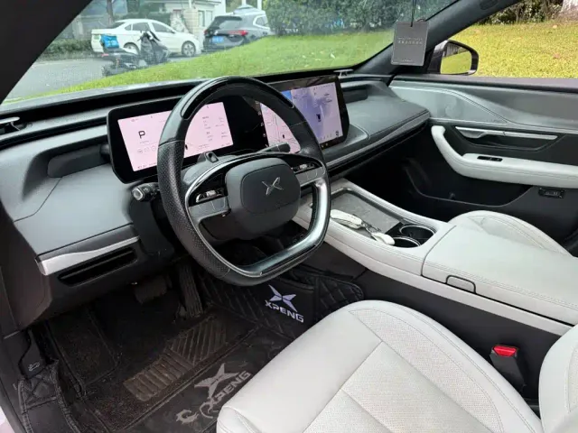 Xpeng P7 — Фото автомобиля 7
