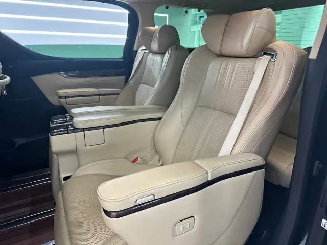 Toyota Vellfire — Фото автомобиля 6