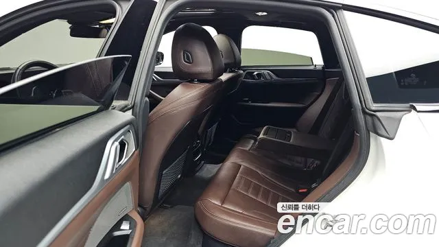 BMW i4 — Фото автомобиля 11