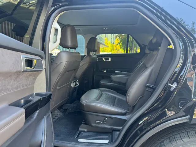 Ford Explorer — Фото автомобиля 12