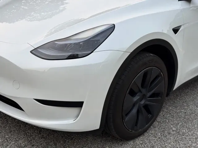 Tesla Model Y — Фото автомобиля 14