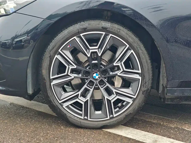 BMW 5 Series — Фото автомобиля 5