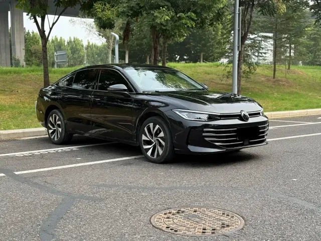 Volkswagen Passat 2025 Pro 380TSI Starlight Dragon Glory Edition — Фото автомобиля 3
