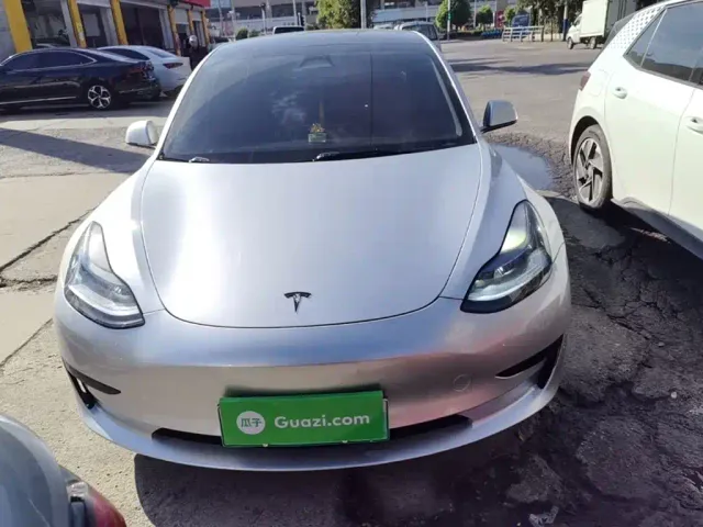 Tesla Model 3 — Фото автомобиля 2