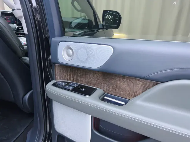 Lincoln Navigator — Фото автомобиля 6