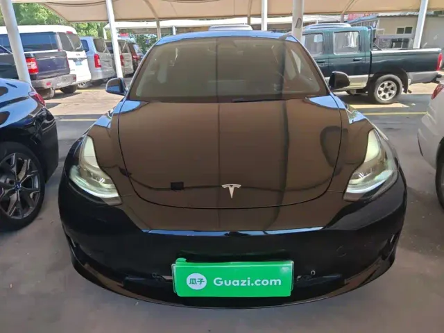 Tesla Model 3 — Фото автомобиля 2