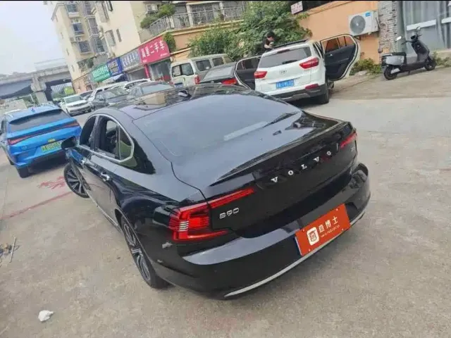Volvo S90 — Фото автомобиля 4