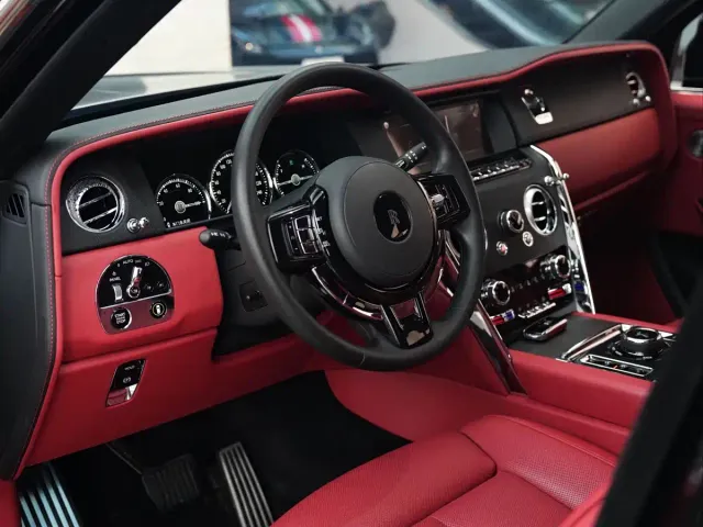 Rolls-Royce Cullinan — Фото автомобиля 24