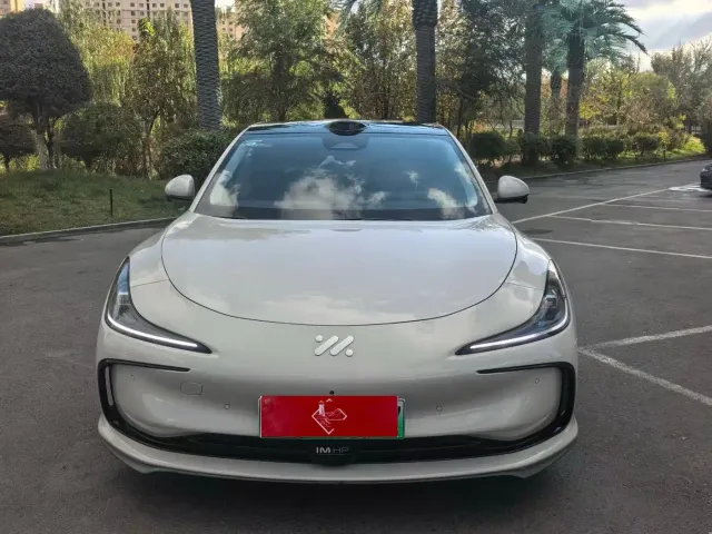 IM Motors L6 — Фото автомобиля 2