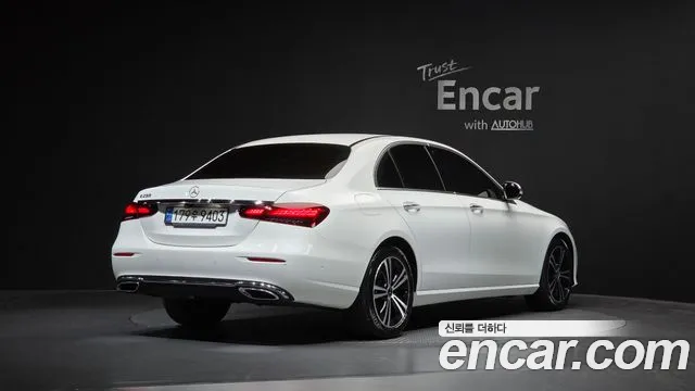 Фотография автомобиля — Mercedes-Benz E-Class