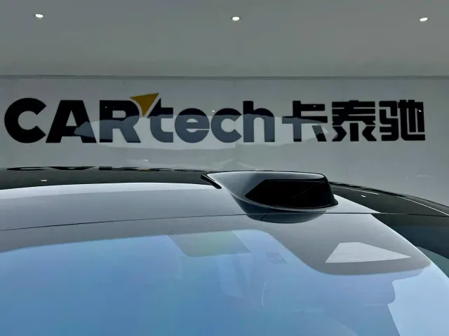 Li Auto L8 — Фото автомобиля 12