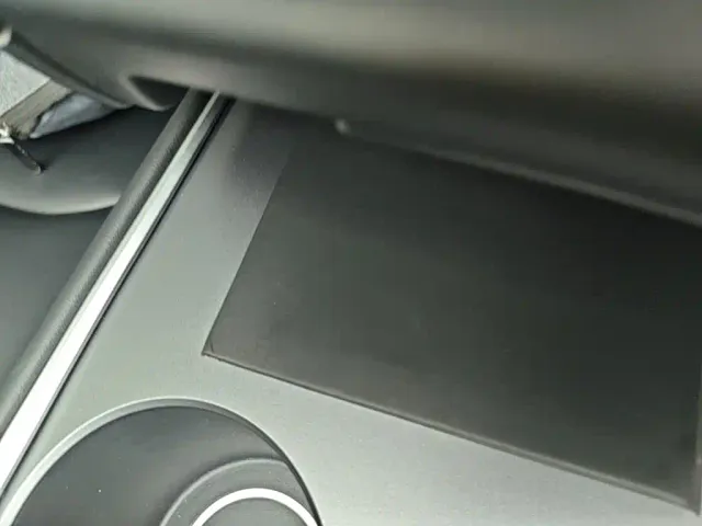 Tesla Model Y — Фото автомобиля 8