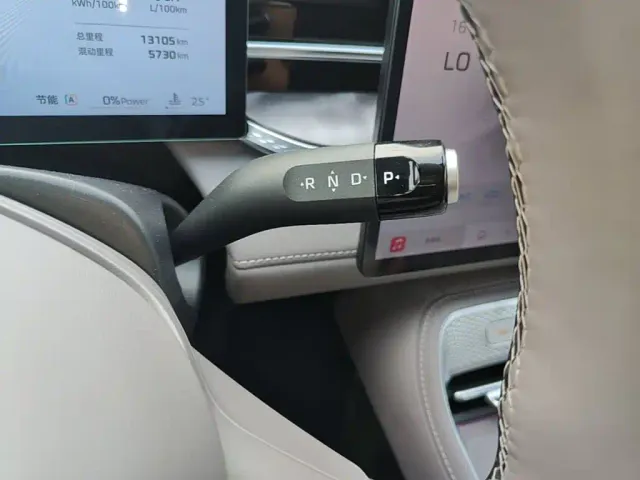Roewe M7 DMH — Фото автомобиля 13