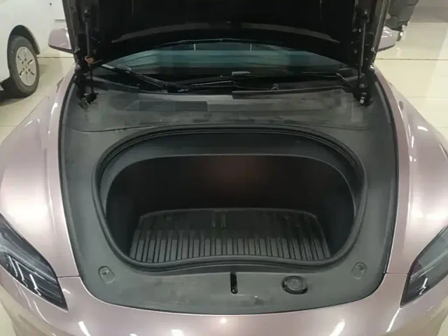 Tesla Model 3 — Фото автомобиля 19