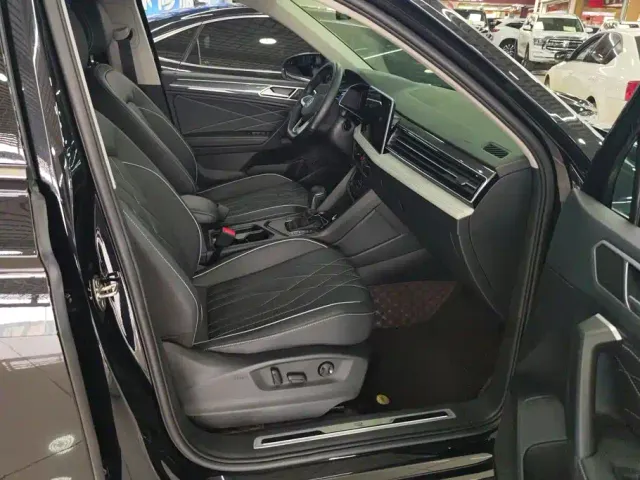 Volkswagen Tiguan L — Фото автомобиля 8