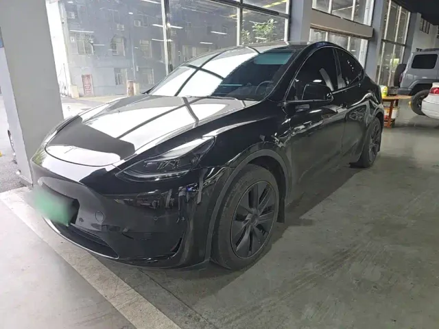 Фотография автомобиля — Tesla Model Y