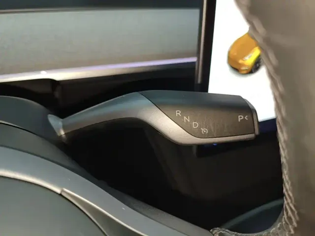 Tesla Model Y — Фото автомобиля 13
