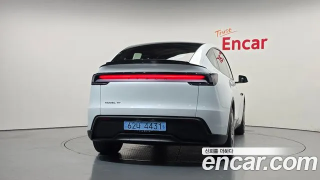 Tesla Model Y — Фото автомобиля 4