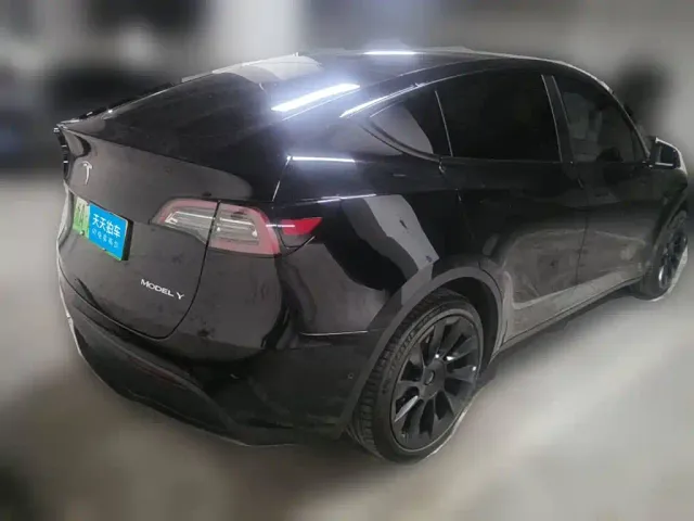 Tesla Model Y — Фото автомобиля 5