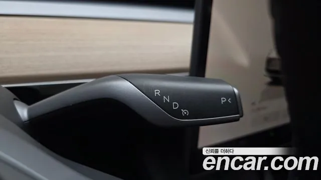Tesla Model 3 — Фото автомобиля 12