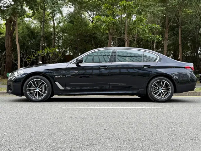 BMW 5 Series — Фото автомобиля 4