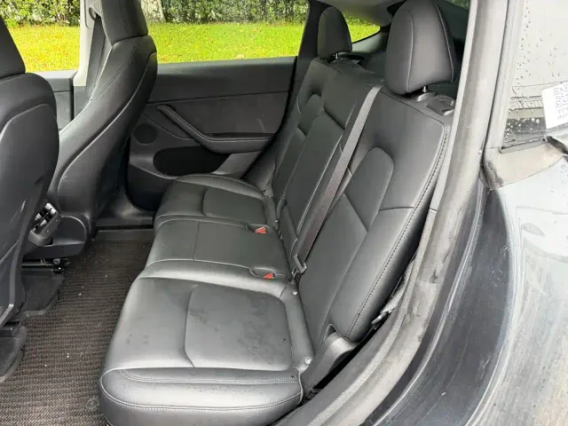 Tesla Model Y — Фото автомобиля 12