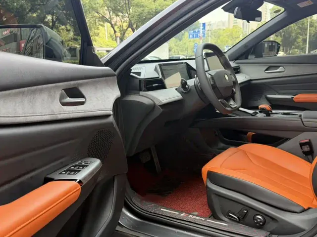 Changan Changan UNI-V 2025 1.5T Sport Edition — Фото автомобиля 20