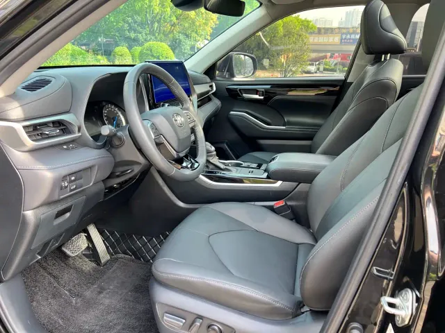 Toyota Highlander — Фото автомобиля 8