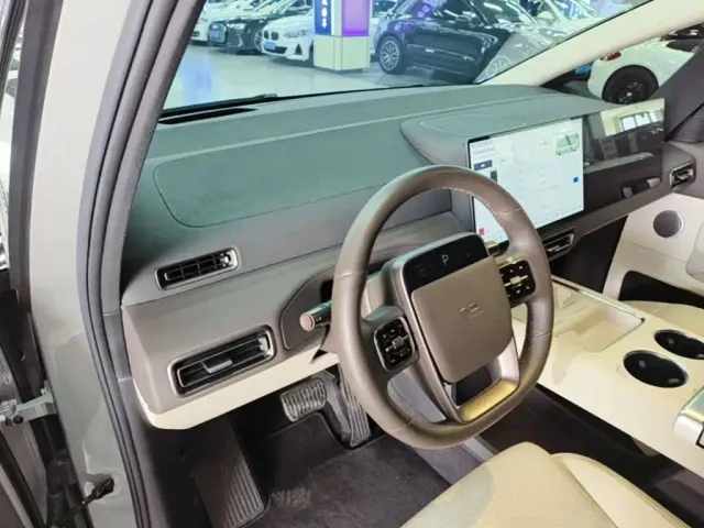 Li Auto MEGA — Фото автомобиля 9