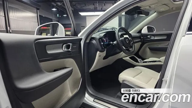 Вольво XC40 B4 Ultra Bright — Фото автомобиля 10