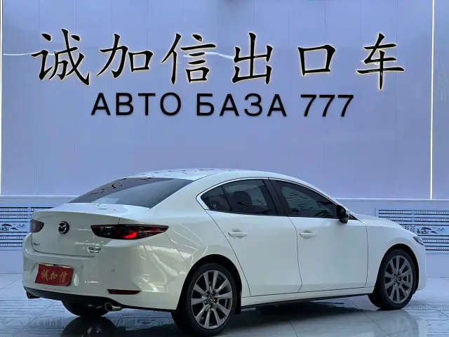 Mazda Axela — Фото автомобиля 4