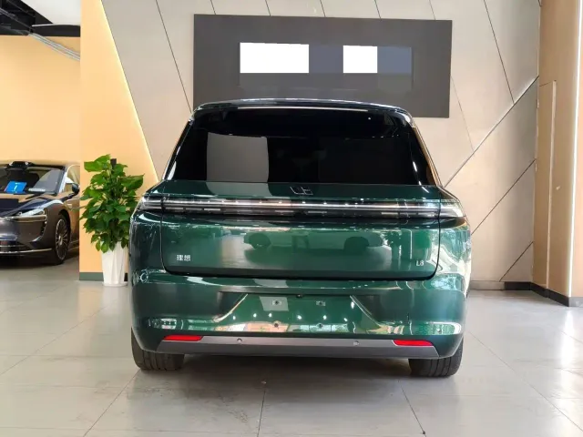 Li Auto L8 — Фото автомобиля 8
