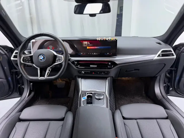 BMW i4 — Фото автомобиля 8