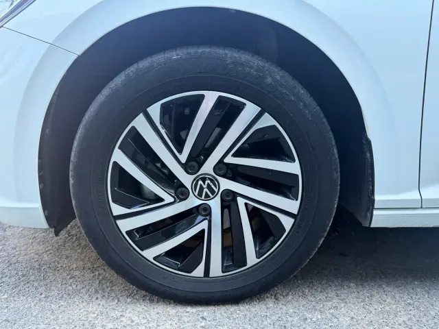 Volkswagen Lavida — Фото автомобиля 10