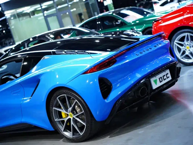 Lotus Emira — Фото автомобиля 14