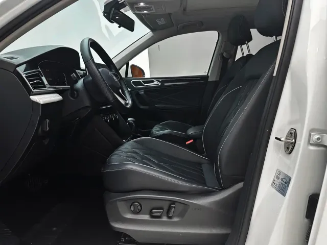 Volkswagen Tiguan L — Фото автомобиля 22