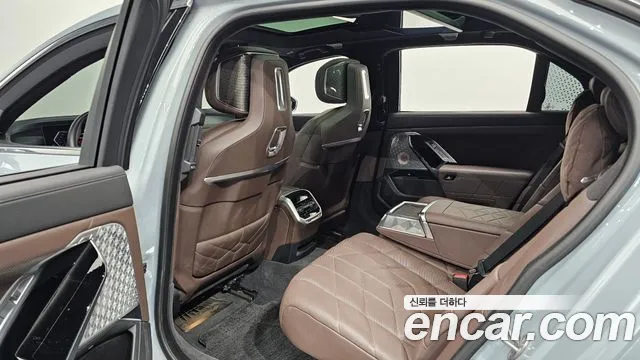 BMW 7 Series G70 — Фото автомобиля 18