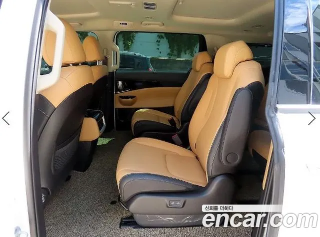 Kia Carnival Generation 4 — Фото автомобиля 11