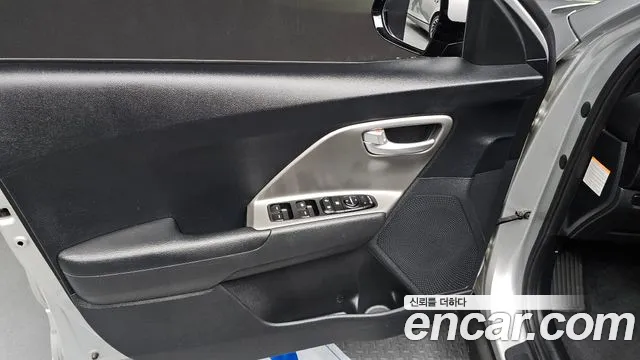 Kia Niro — Фото автомобиля 12