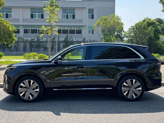 Li Auto L8 — Фото автомобиля 9