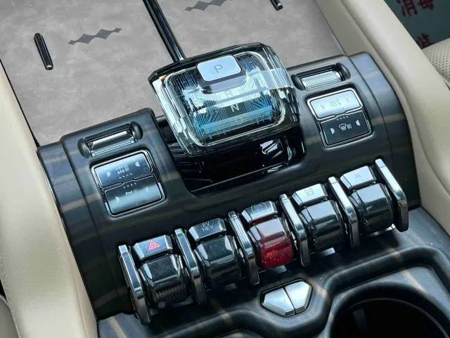 BYD FangChengBao Leopard 8 — Фото автомобиля 10
