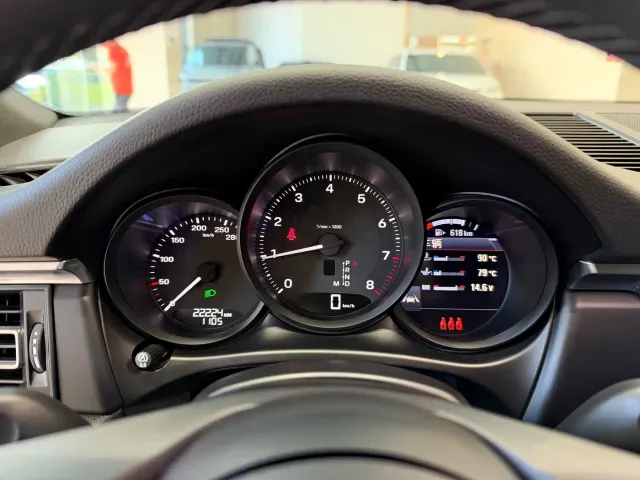Porsche Macan — Фото автомобиля 8
