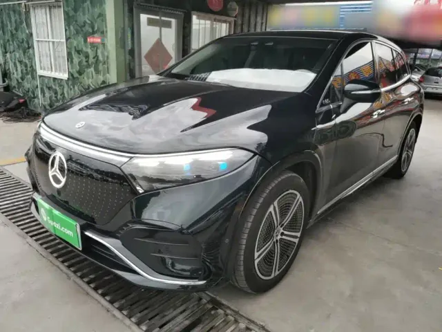 Фотография автомобиля — Mercedes-Benz EQS SUV