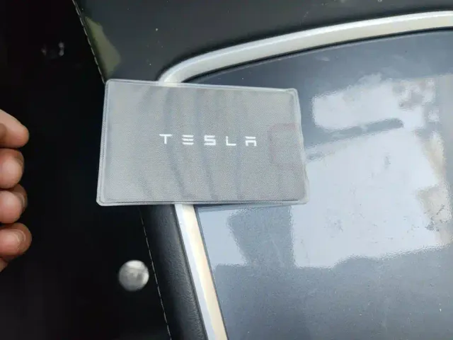 Tesla Model Y — Фото автомобиля 11