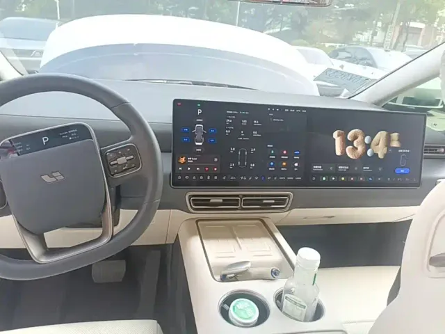 Li Auto MEGA — Фото автомобиля 9