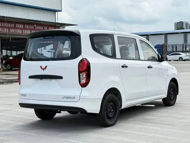 Wuling Hongguang — Фото автомобиля 4