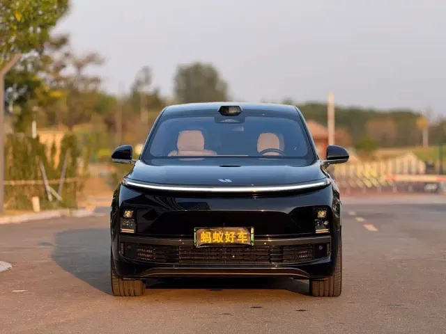 Li Auto L9 — Фото автомобиля 2
