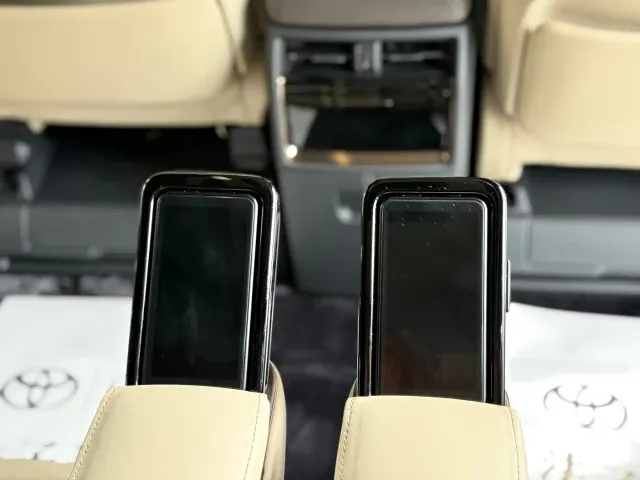 Toyota Alphard — Фото автомобиля 18